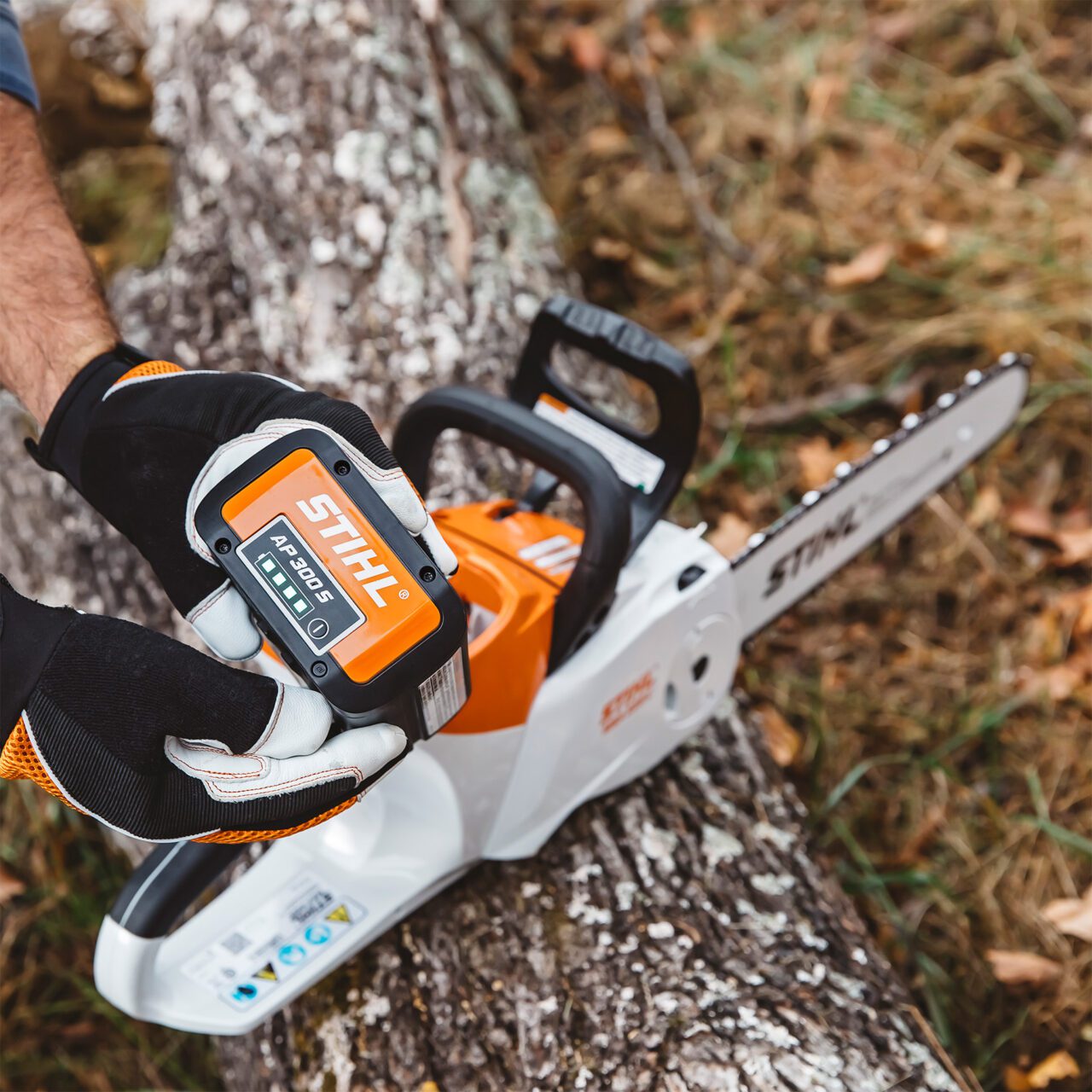 MSA 220 C-B Battery-Powered Chainsaw - Image 5
